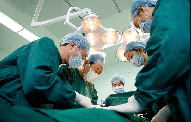 «الزائدة الدودية» تكشف إصابة طفلة مهاجرة بطفيلي قاتل في سويسرا