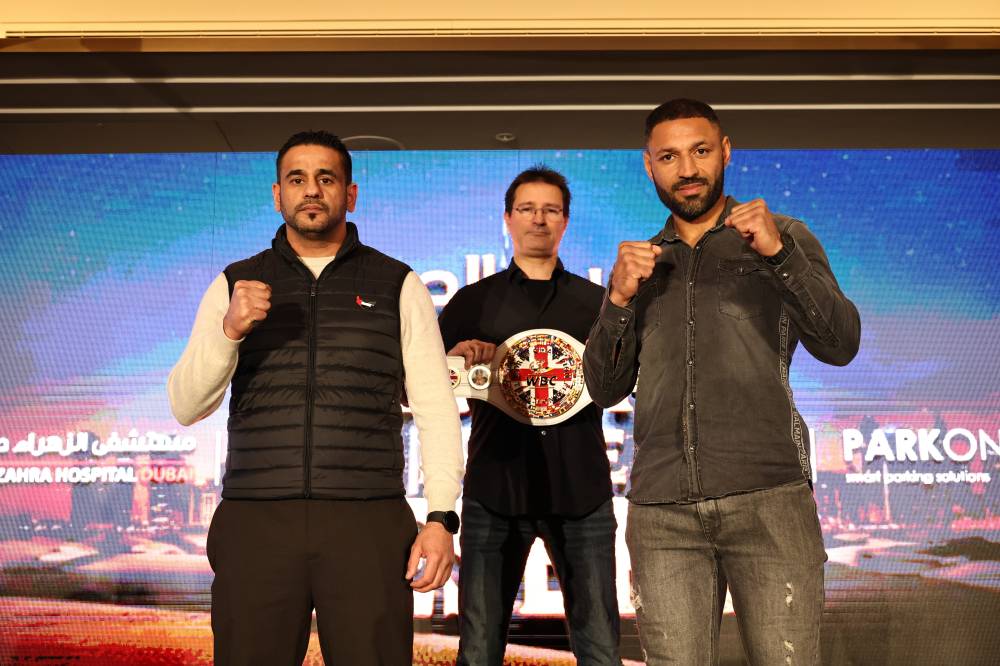 مارتن غرايفستوك والملاكمان عيسى الدح وكيل بروك