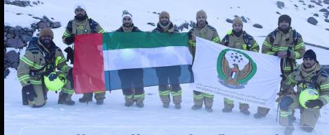 إطفائيو دبي يسجلون رقماً قياسياً عالمياً جديداً بتسلق قمة توبقال في المغرب