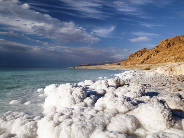 إسرائيل تسعى لتعزيز عائداتها من معادن البحر الميت