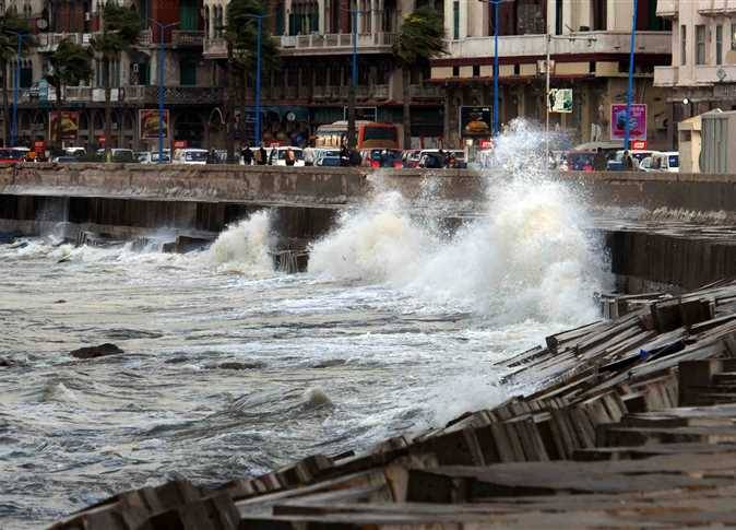 المصريون يترقبون نوة قاسم في الإسكندرية.. أمطار غزيرة وعواصف وأمواج هائلة