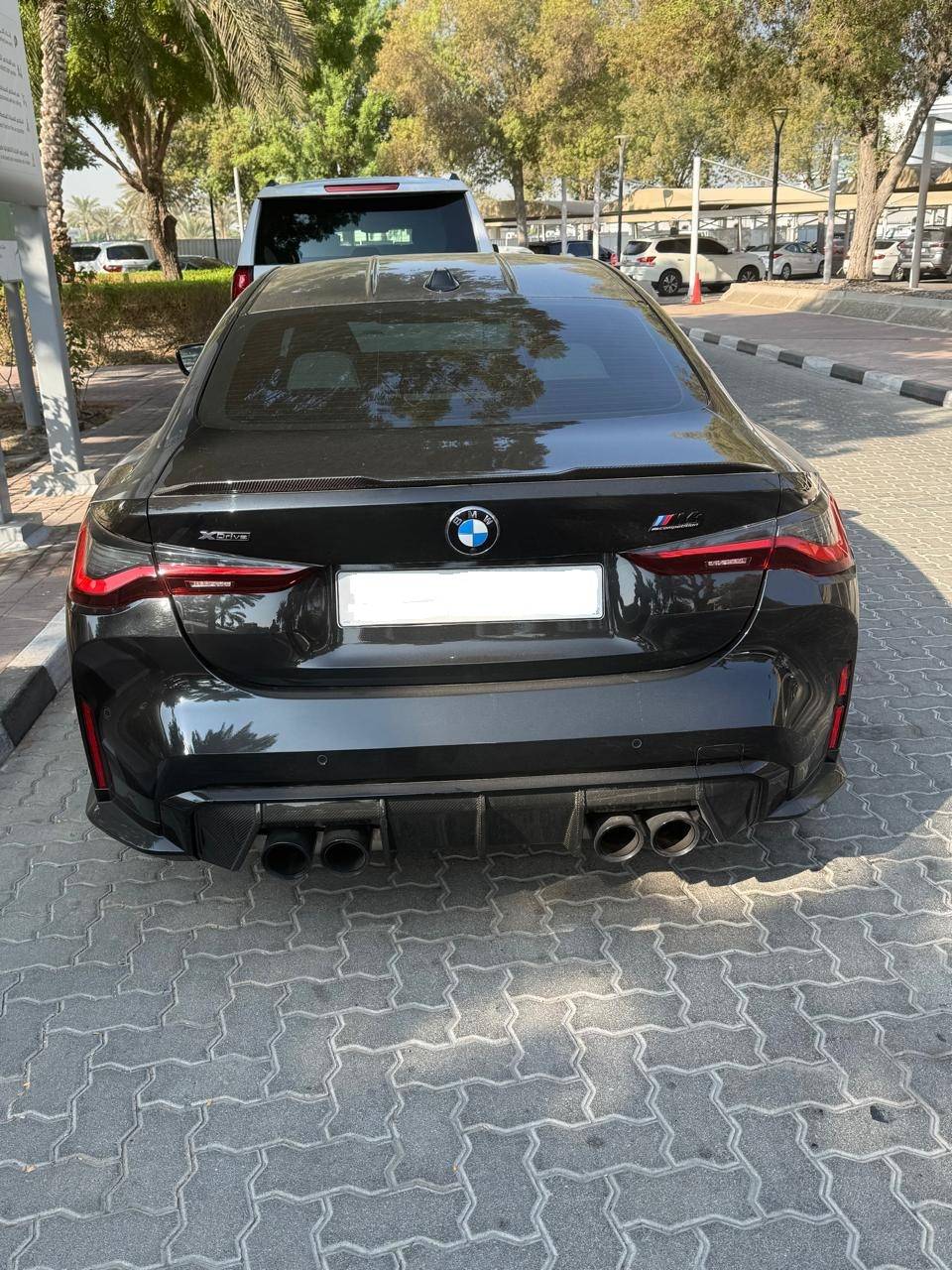 شرطة دبي تضبط سائحاً وتح	جز مركبة مُستأجرة استخدم	ها في استعراض خطير على شا	رع الشيخ Dubai Police Sum