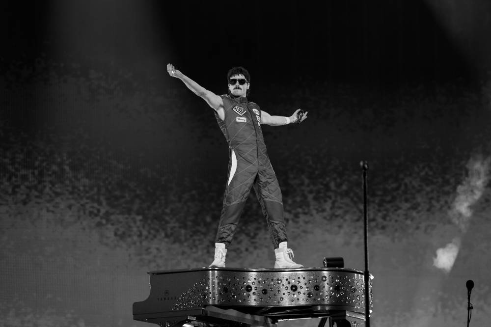   بينسون بون خلال حفله الغنائي