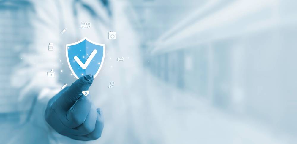 «التأمين» يضع المرضى أمام خيارين أحلاهما مرّ.. والسبب «خارج التغطية»