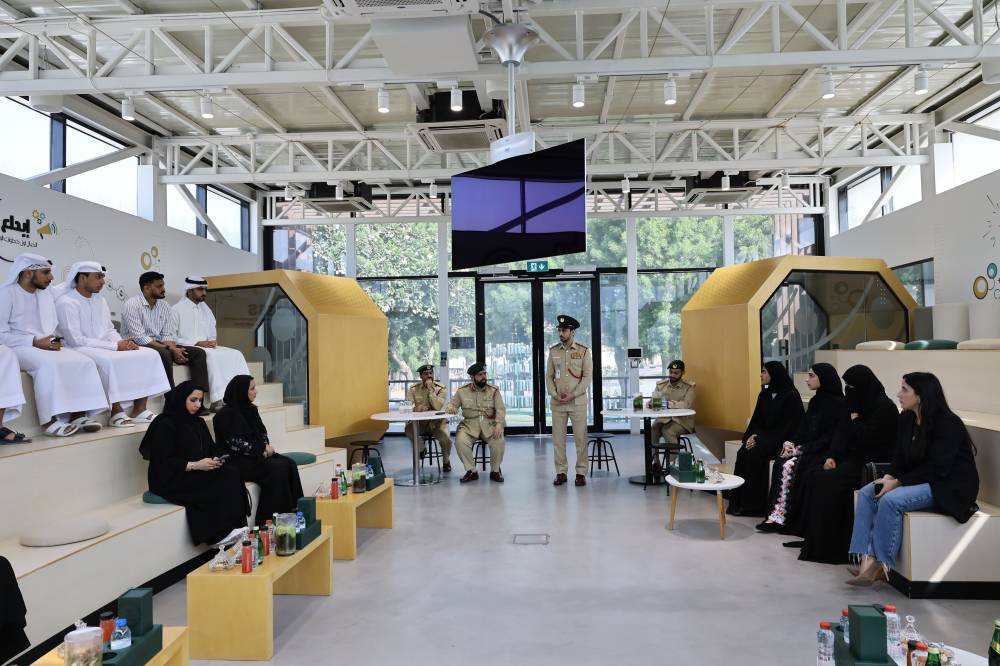 شرطة دبي تعقد اجتماعاً تن	سيقياً لتعزيز مشاركة طلبة	 الجامعات في Students explore vo	lunteering opportu (1)