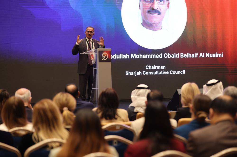 عبدالله النعيمي متحدثاً في المنتدى