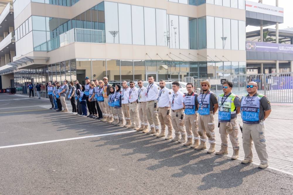 مشاركون من الإسعاف الوطني في تأمين سلامة السباق