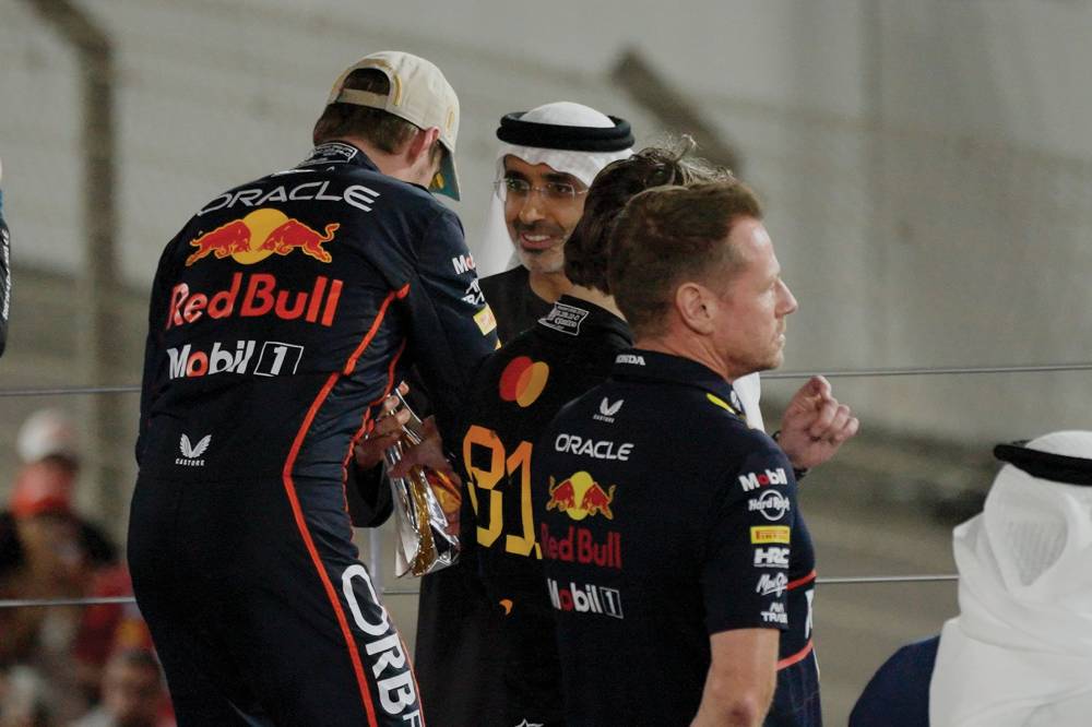 ذياب بن زايد يتوِّج لاندو نوريس بلقب بطولة العالم للفورمولا 1