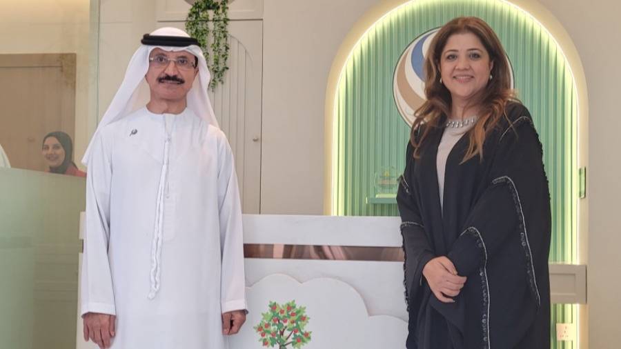 سلطان بن سليّم ود. فاندانا غاندي في افتتاح الفرع