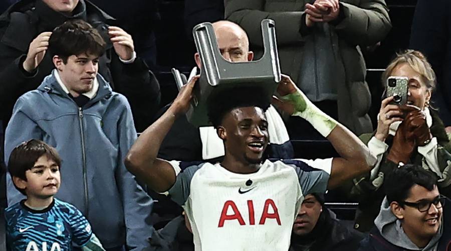 محمد قدوس يريد لقباً مع توتنهام والهام غانا للفوز على إنجلترا