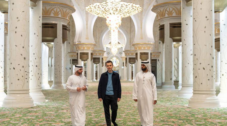 وزير خارجية مقدونيا الشمالية يزور جامع الشيخ زايد الكبير