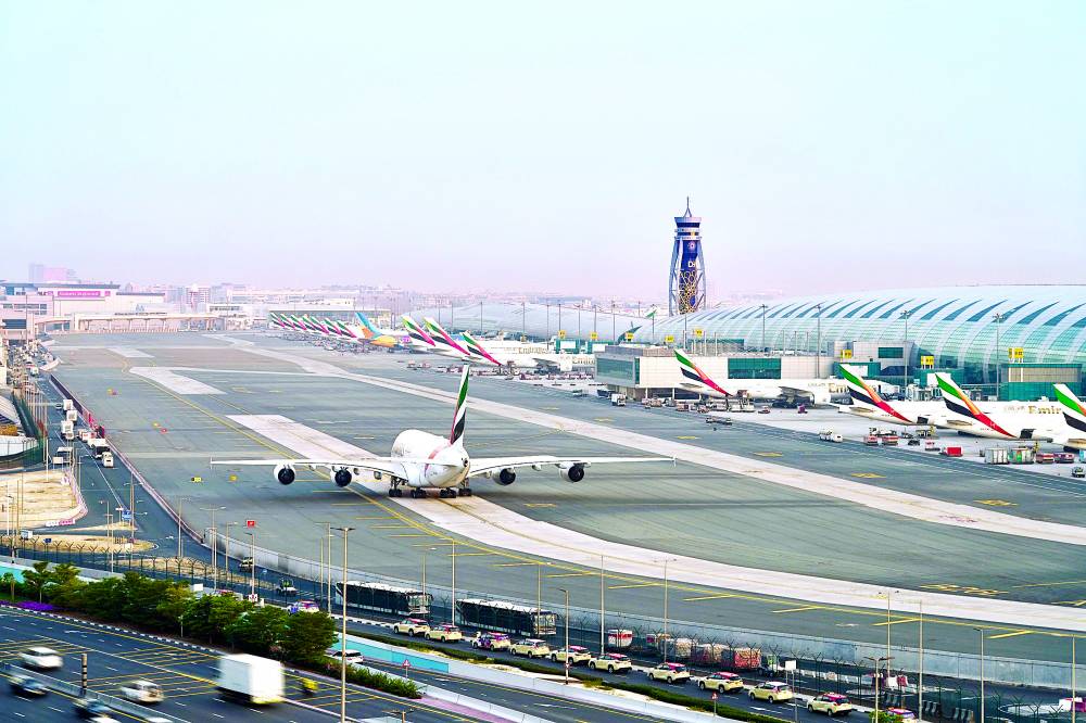 يعكس نمو الناقلات وتقدّم البنية التحتية للمطارات، مدى تطور قطاع الطيران الإماراتي