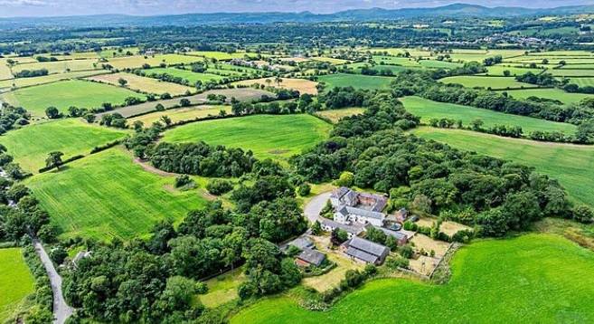 القرية المهجورة