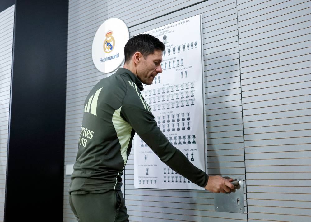 ألونسو يلمح لتقبله قرار الإقالة