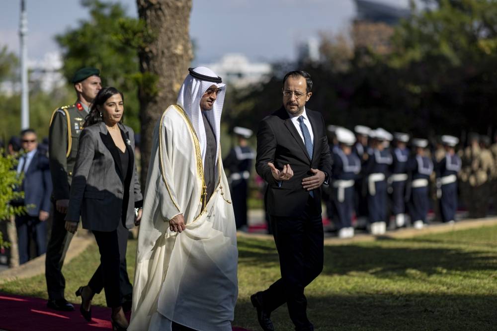 محمد بن زايد يصل إلى القصر الرئاسي في نيقوسيا