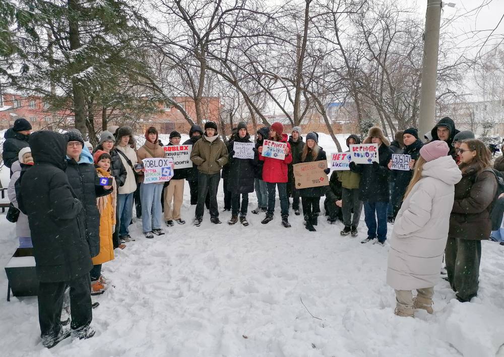 احتجاج في روسيا بعد حظر «روبلوكس»