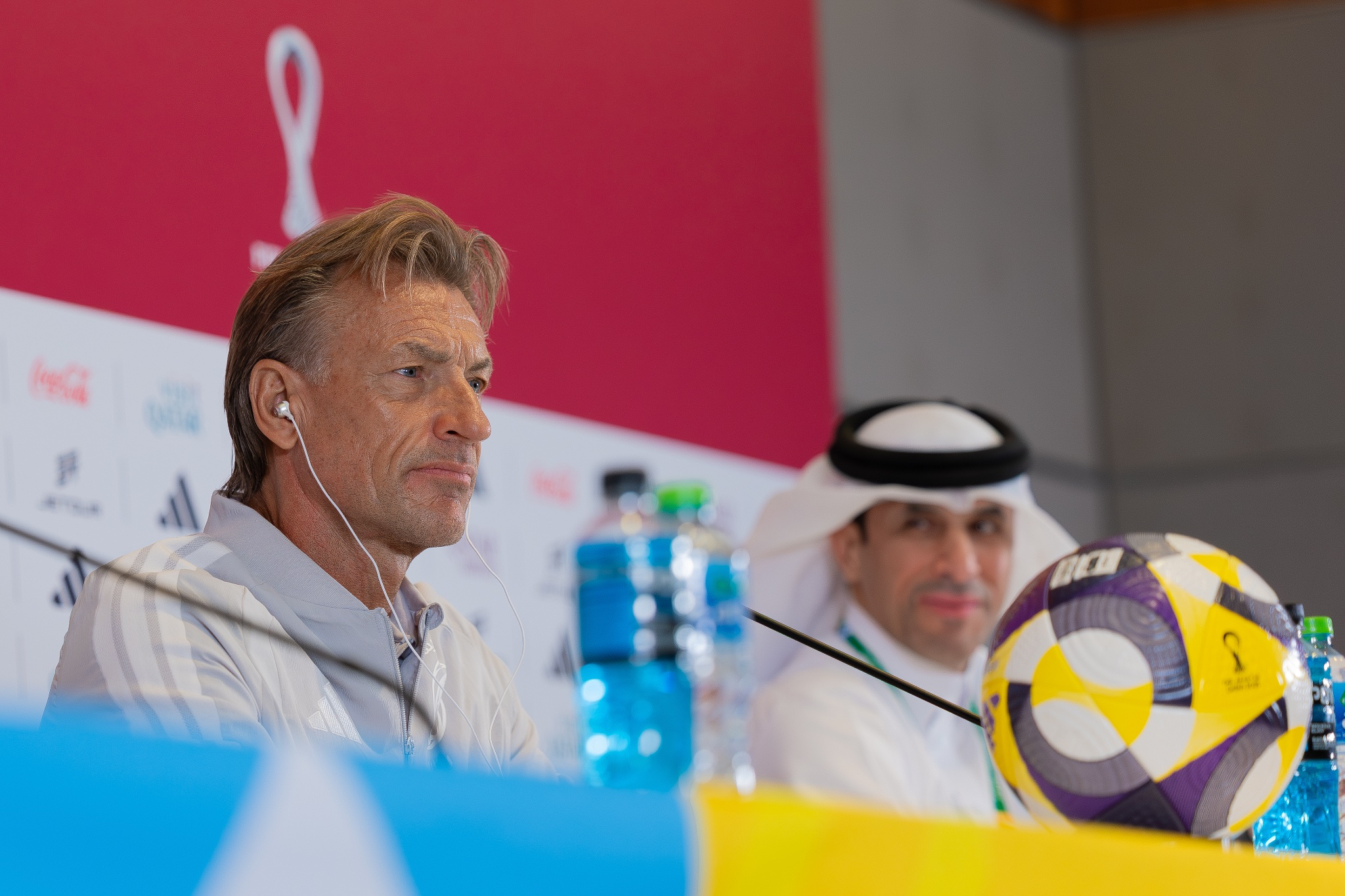 رينارد ممازحاً تلميذه مدرب الأردن: عليك أن تتوقف