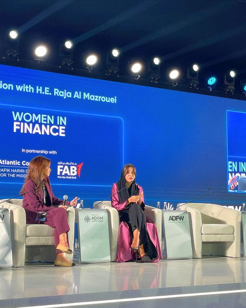 المزروعي خلال الجلسة النقاشية