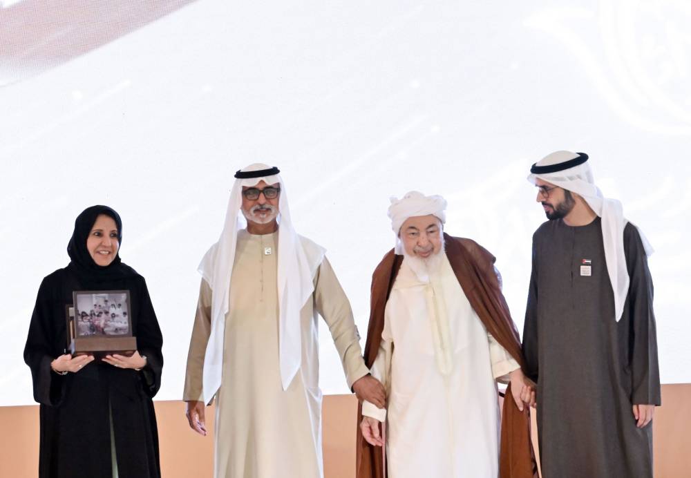 نهيان بن مبارك ومياء الشامسي وعمر الدرعي وعبدالله بن بيه خلال الافتتاح 