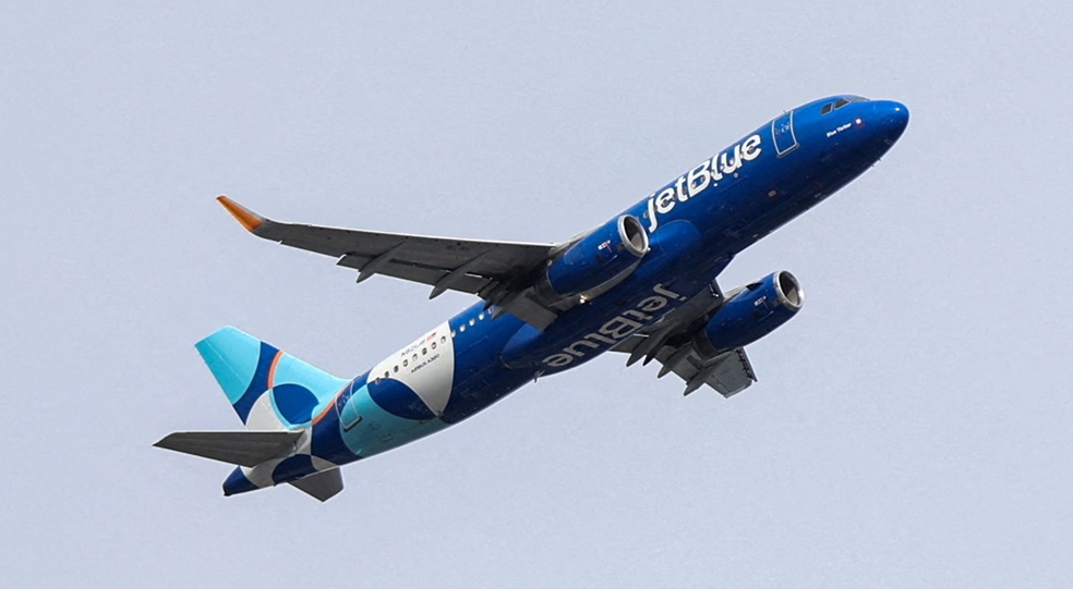 رحلة لخطوط جيت بلو تتجنب الاصطدام بطائرة عسكرية أمريكية قرب فنزويلا