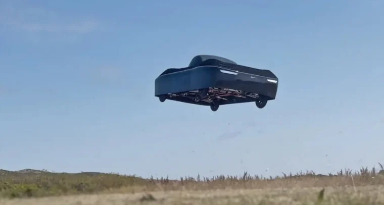 السيارة الطائرة