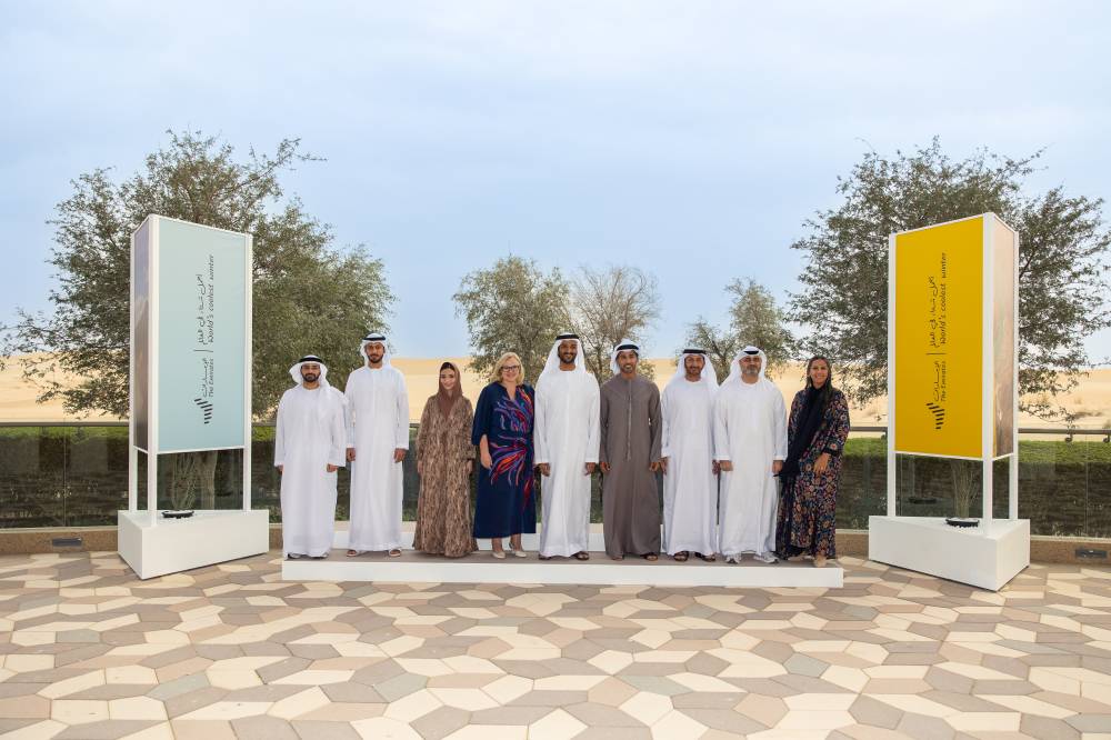 عبدالله بن طوق يتوسط المسؤولين المشاركين في الحملة