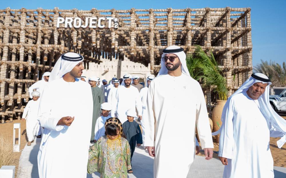 سلطان بن حمدان يزور «02 Project » في قلعة مزيرعة