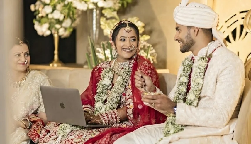 العروس أثناء إصلاح العطل