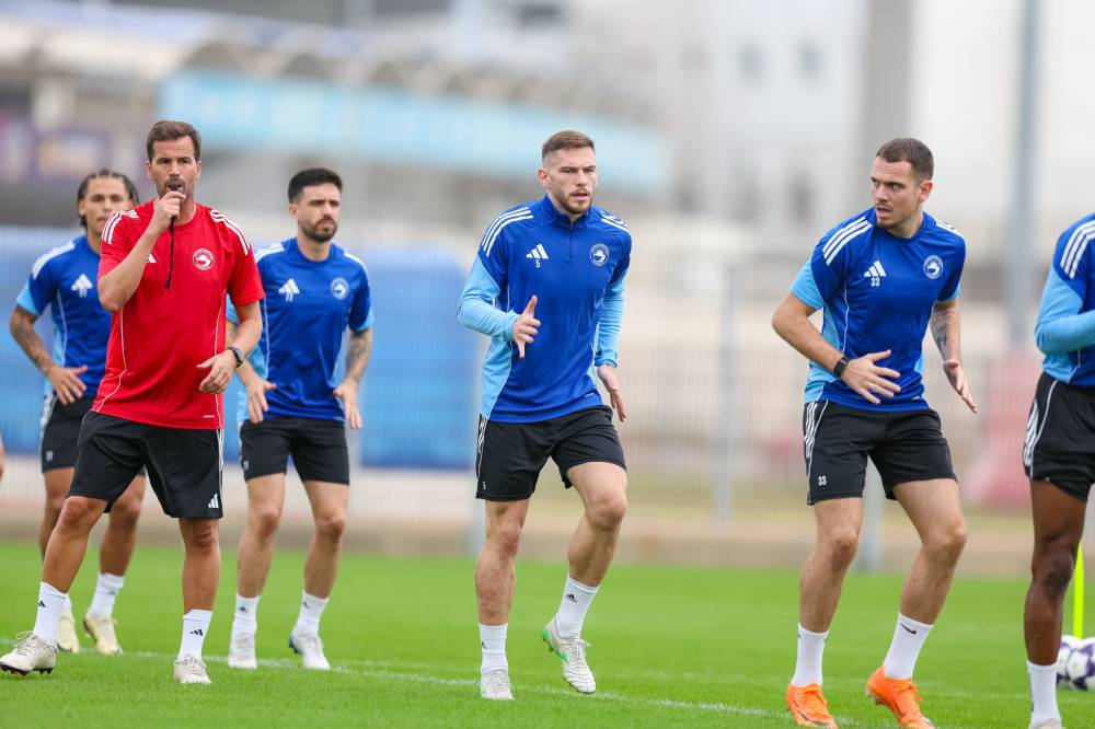 جانب من تدريبات الشارقة