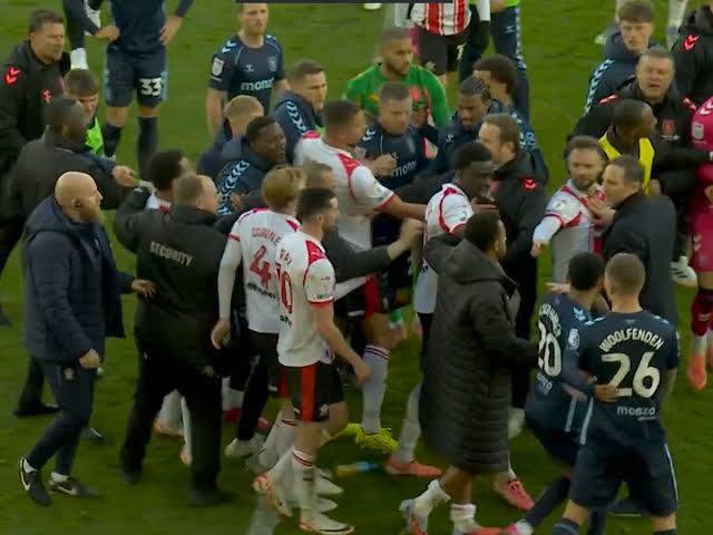 لماذا طارد لاعبو ساوثهامبتون المدرب فرانك لامبارد عقب نهاية المباراة مباشرة؟