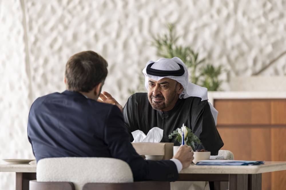 شاكراً محمد بن زايد.. ماكرون: فلنواصل معاً تعزيز شراكتنا الاستراتيجية