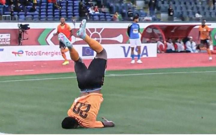 «وقع على رقبته».. سقوط عنيف لمهاجم زامبيا بعد تسجيله هدف (فيديو)