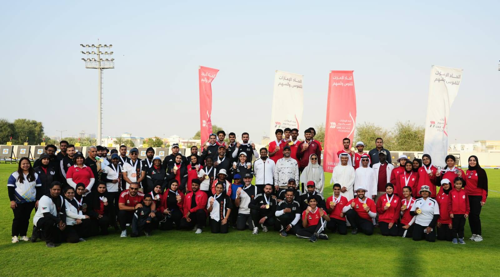 المدام و«الشارقة للمرأة» يتصدران دوري القوس والسهم