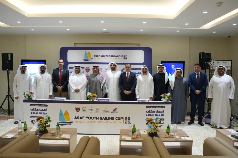 الحصان والشامسي والعبيدلي في لقطة جماعية