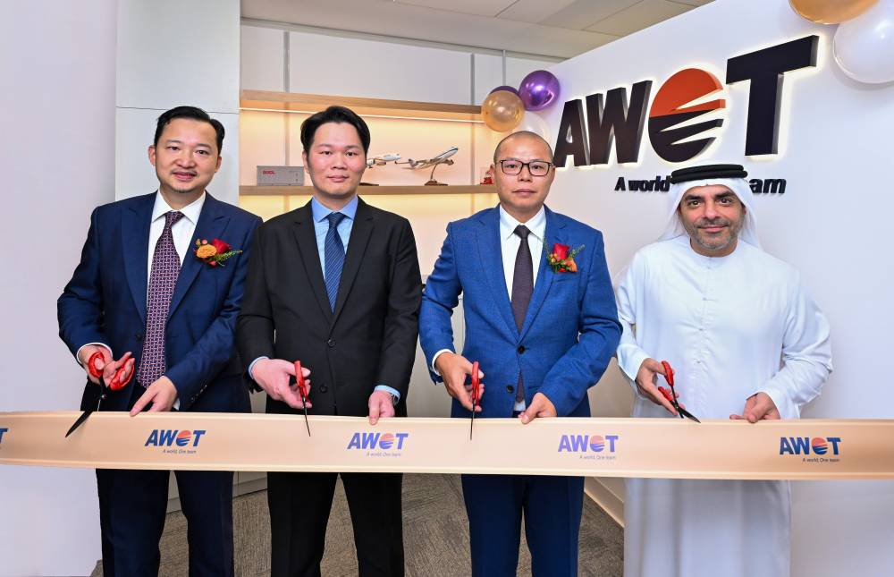 «دافز» تفتتح مقراً إقليمياً لـ «آووت جلوبال» في دبي