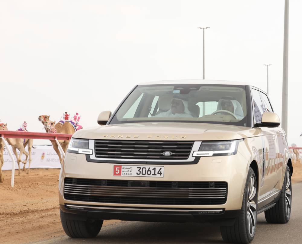 سلطان بن حمدان لدى وصوله لمتابعة المنافسات