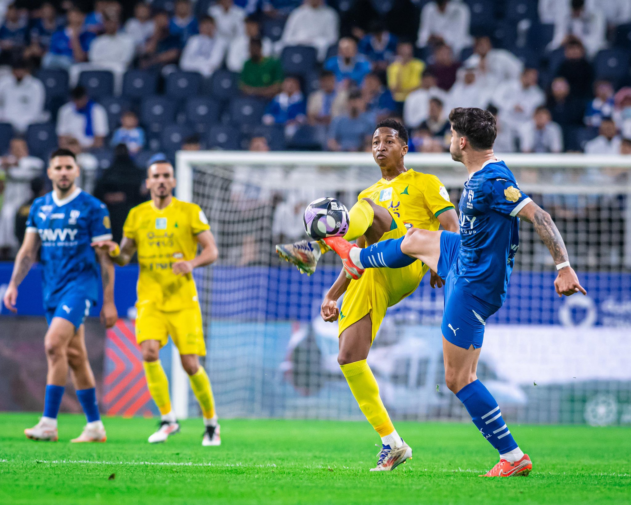 التاريخ ينحاز للهلال قبل مواجهة الخليج.. ومهمة محفوفة بالخطر للأهلي في الأحساء
