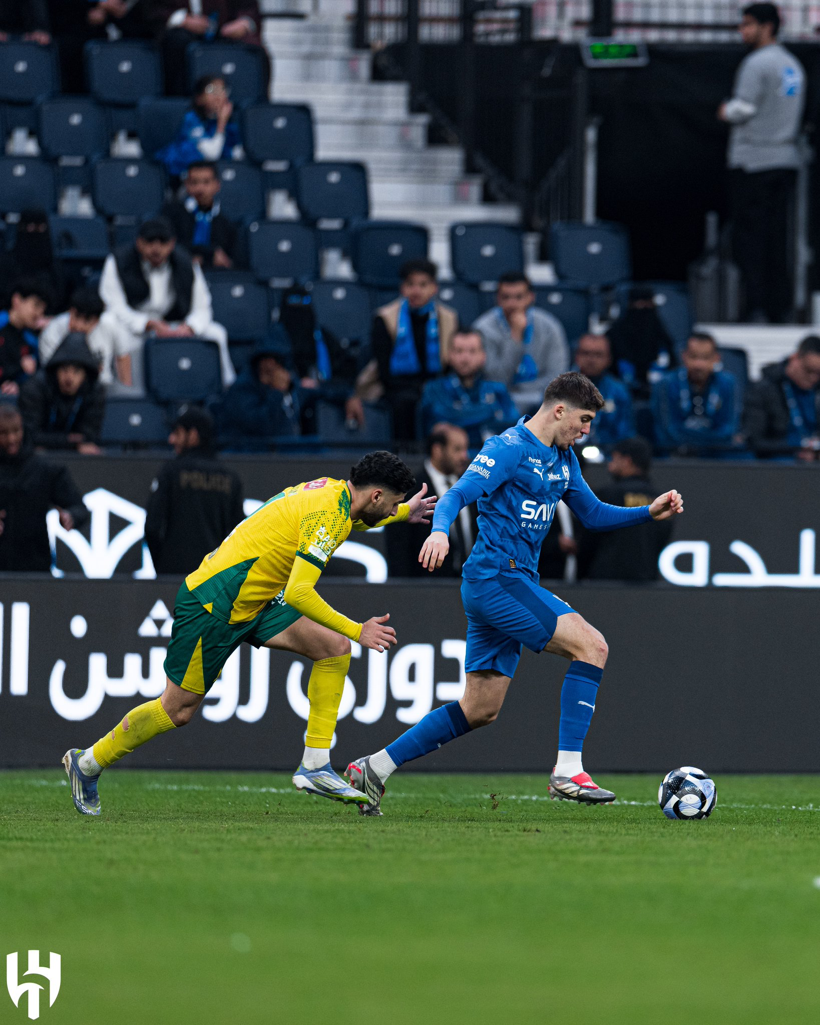 في مباراة غزيرة بالأهداف.. الهلال يتجاوز الخليج بصعوبة