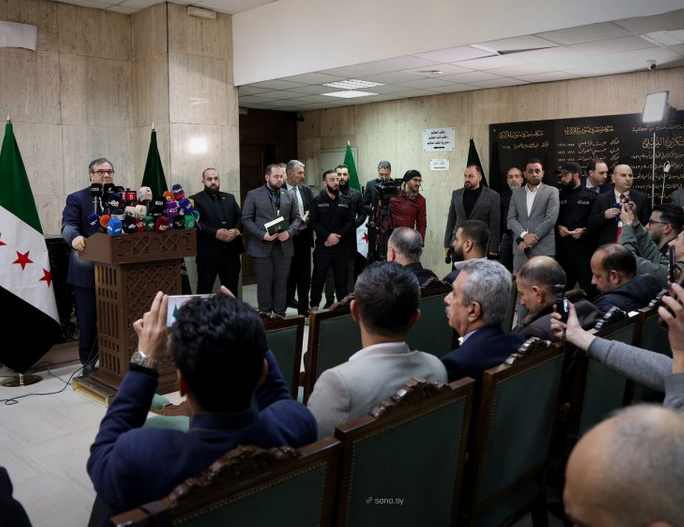 الحصرية متحدثاً خلال المؤتمر الصحفي