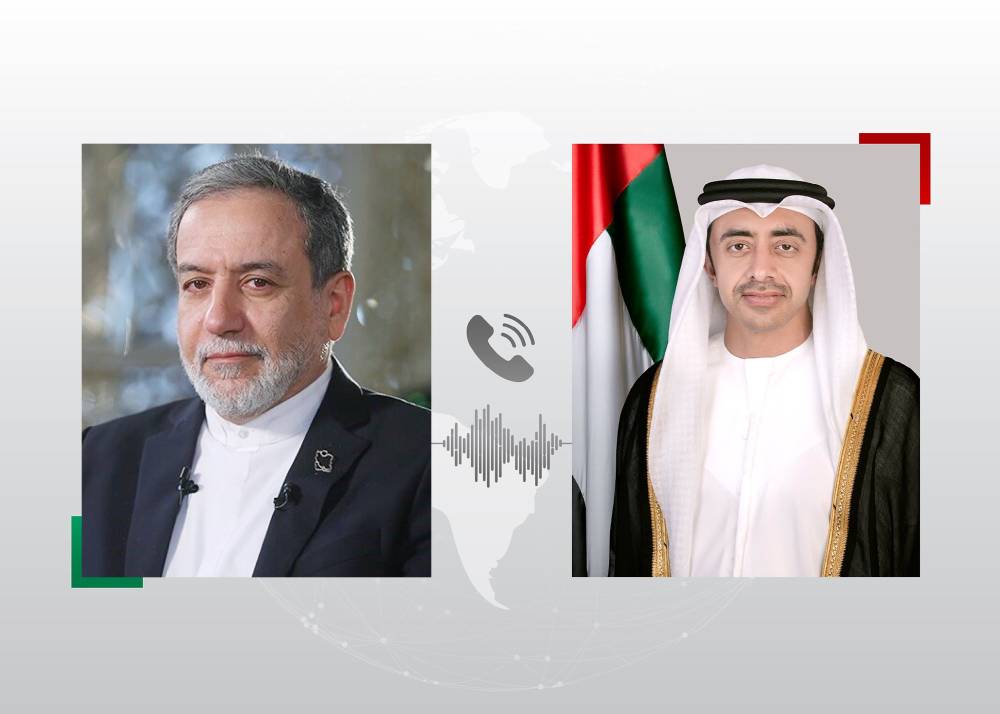 عبدالله بن زايد ووزير خارجية إيران يستعرضان هاتفياً الأوضاع في المنطقة