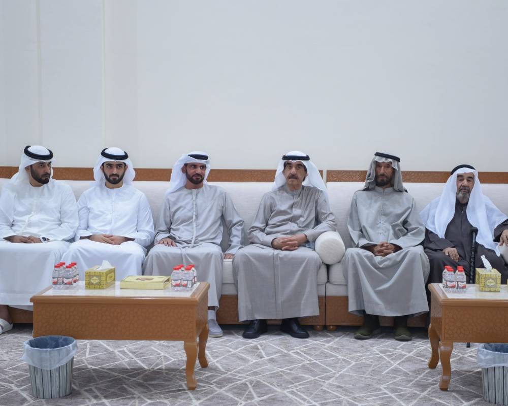 المعلّا وولي عهده يعزّيان في وفاة موزة إبراهيم آل علي