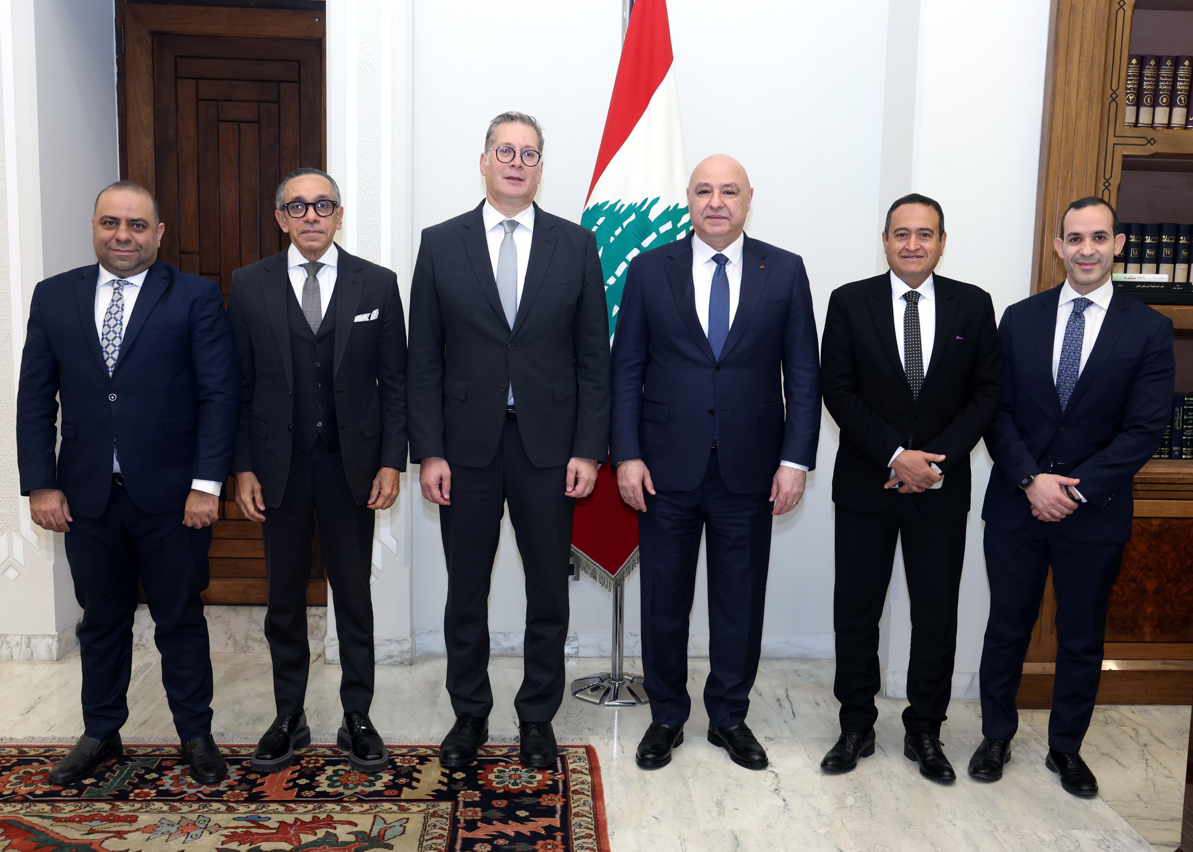 عون لدى استقباله الوزير المصري كريم بدوي والوفد المرافق