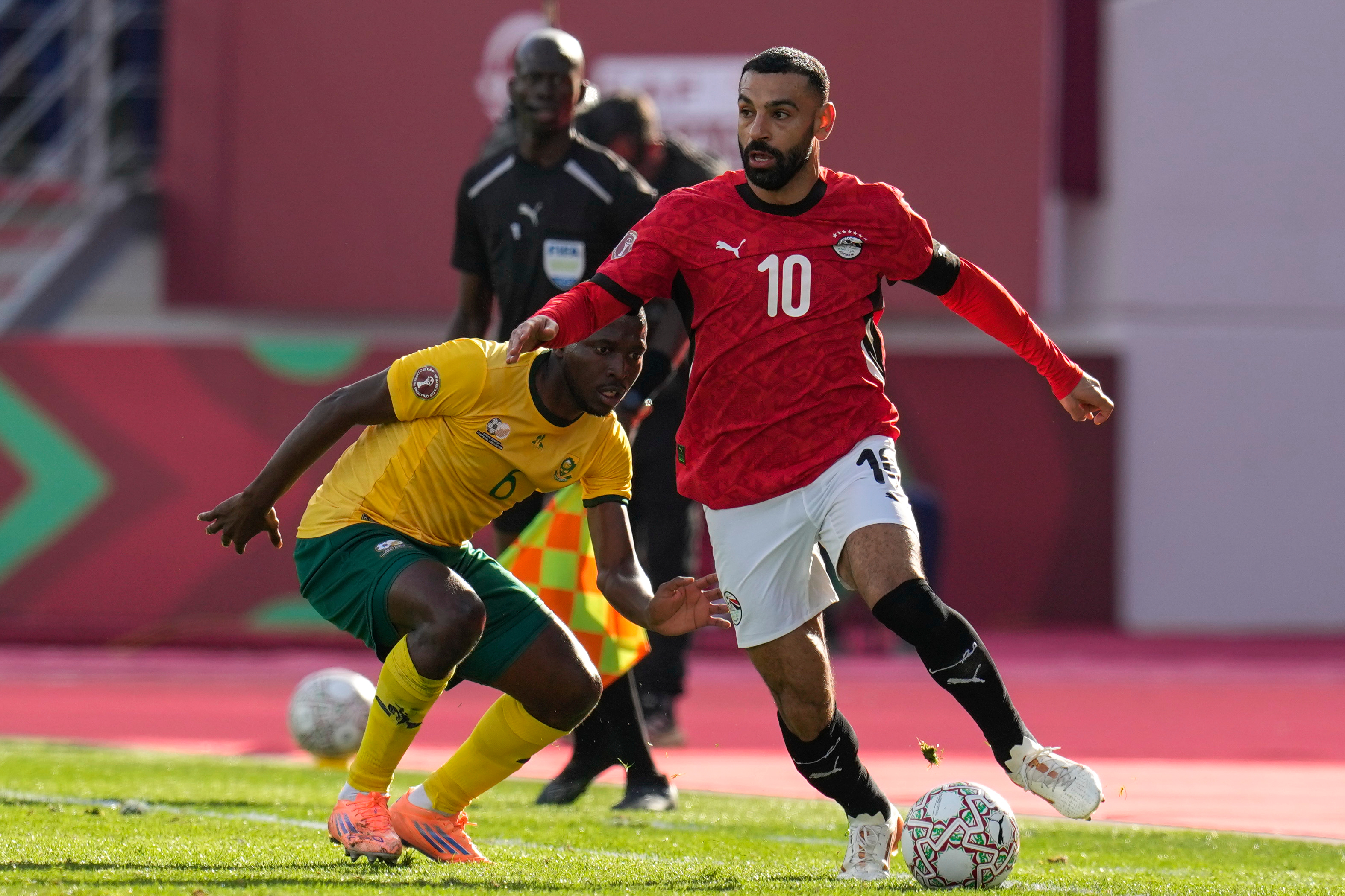 «الفراعنة» أول منتخب يتأهل إلى ثمن نهائي كأس الأمم الإفريقية
