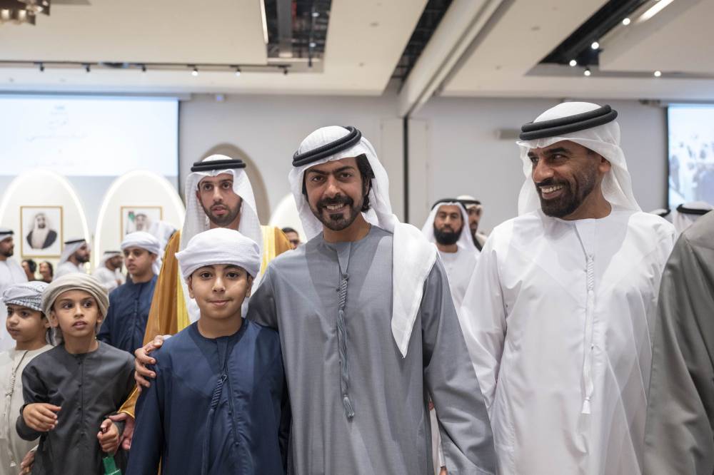 خليفة بن طحنون يحضر حفل زفاف عبدالله وأحمد الشامسي