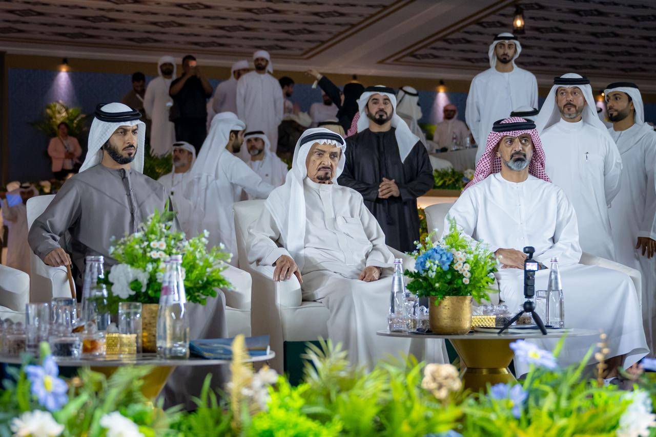 حميد النعيمي وعمار بن حميد وزايد بن حمد خلال متابعة المنافسات
