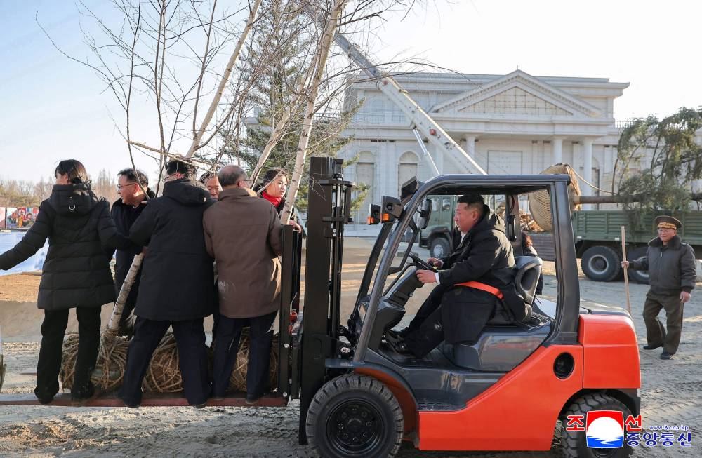 زعيم كوريا الشمالية يشارك في بناء نصب تذكاري للجنود القتلى في روسيا