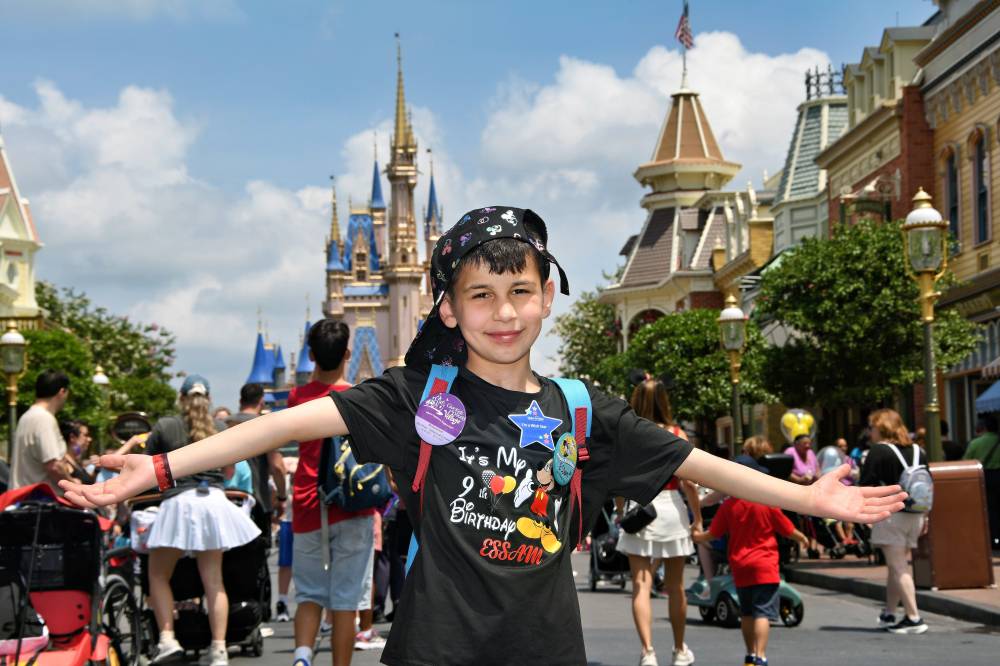 «تحقيق أمنية» تسعد 820 طفلاً من 34 جنسية خلال 2025