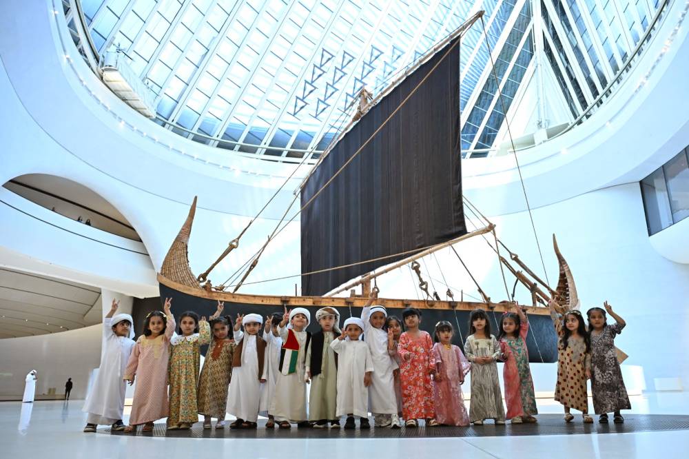 تتيح البرامج التعرف إلى البيئة الطبيعية للدولة، وتاريخها وتراثها