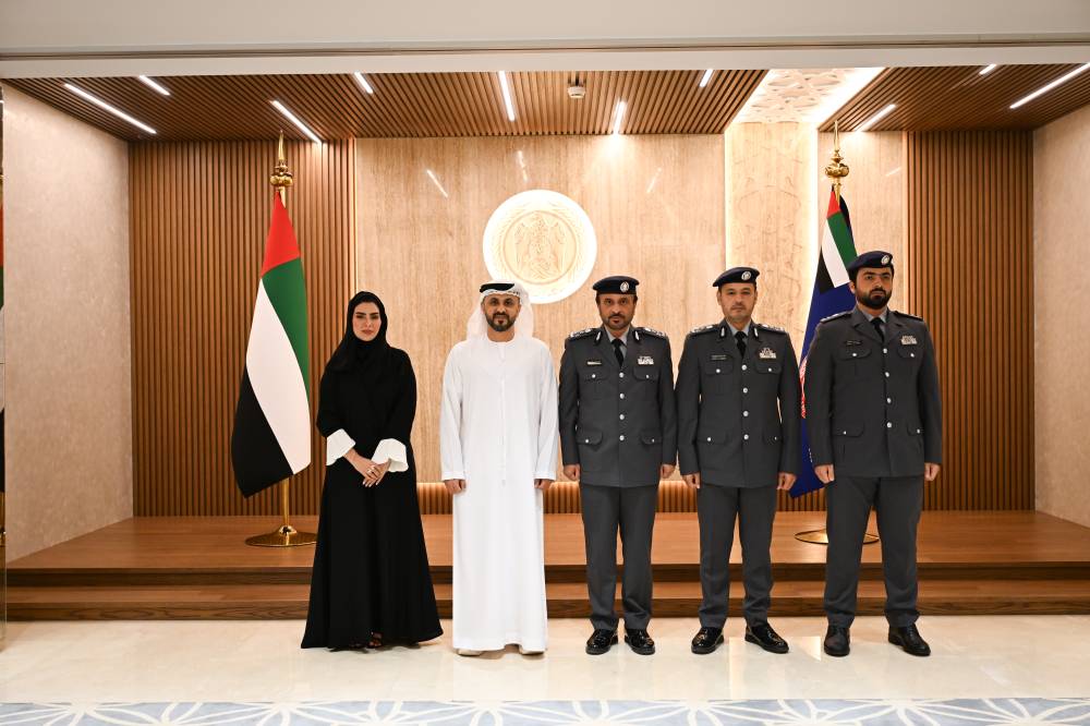 شرطة أبوظبي و«سبيس 42» توقعان تفاهماً لتطوير حلول ذكية