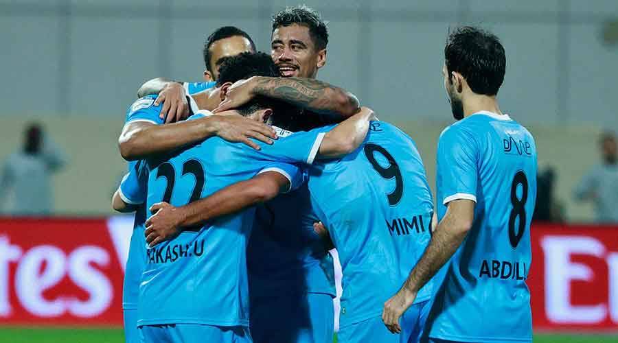 دبا يهزم خورفكان ويبتعد مركزاً عن القاع